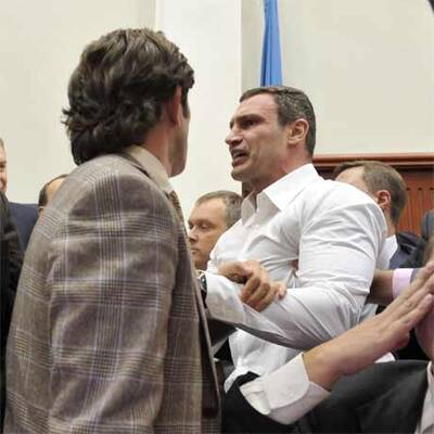 Klitschko prügelt sich im Parlament