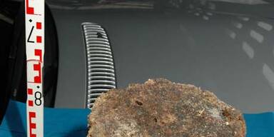 Irrer wirft Holzklotz auf Autobahn - Mutter tot