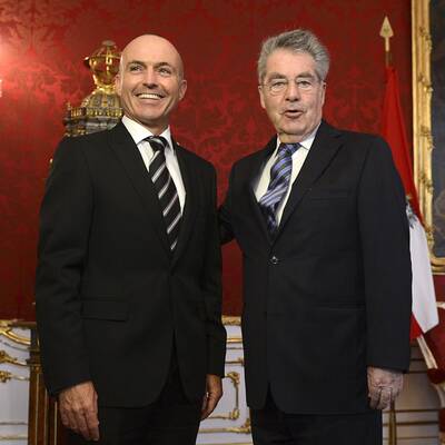 Klug als Verteidigungsminister angelobt