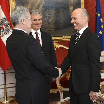 Klug als Verteidigungsminister angelobt