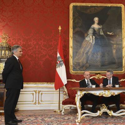 Klug als Verteidigungsminister angelobt