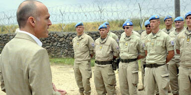 Minister Klug: "Blauhelme bleiben"