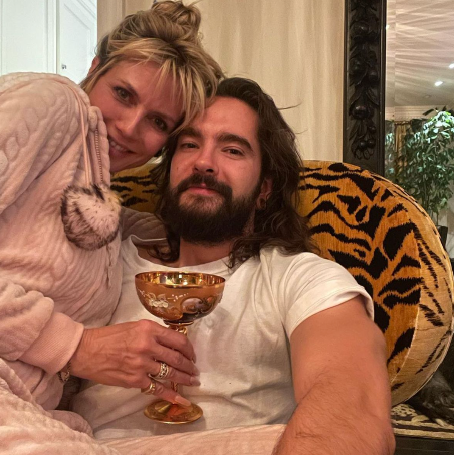 Kuscheln, schlemmen und singen! So feierten die Stars Thanksgiving