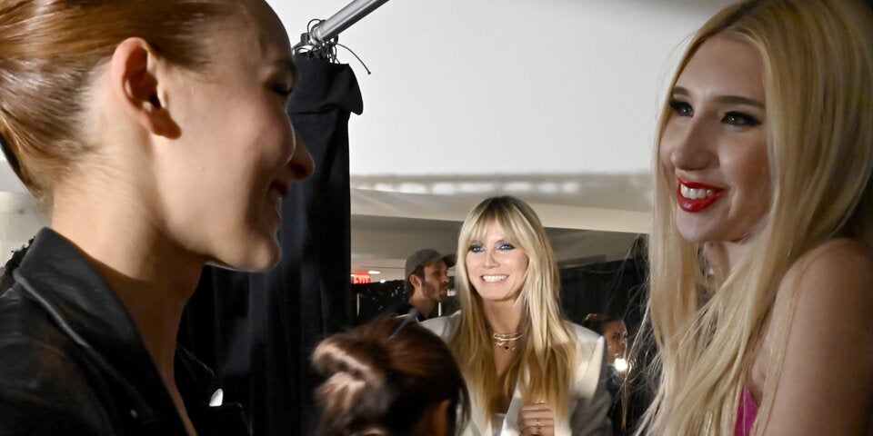 Heidi Klum und Kandidatinnen GNTM