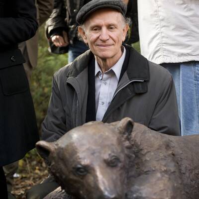 Denkmal für Eisbär Knut enthüllt