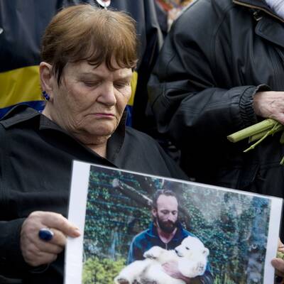 Denkmal für Eisbär Knut enthüllt