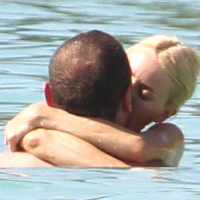 Knutschen in den Wellen...