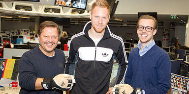 Königshofer mit ÖSTERREICH-Chefredakteur Niki Fellner (r.) und Sportchef Wolfgang Ruiner (l.)
