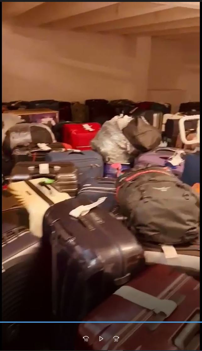 Flug-Chaos: Hunderte verlorene Koffer