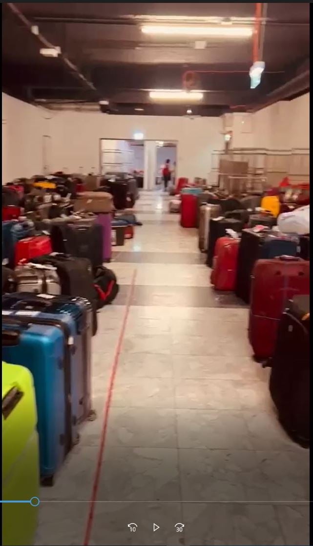 Flug-Chaos: Hunderte verlorene Koffer