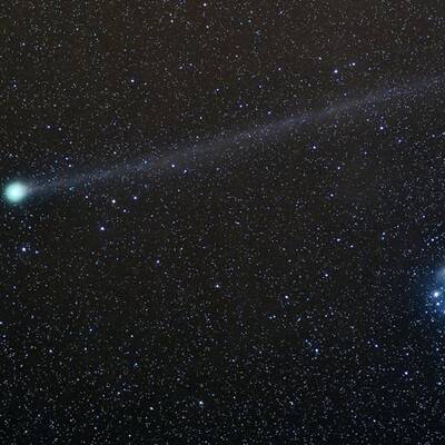 Er besteht aus Staub, Geröll und Eis