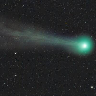 Er besteht aus Staub, Geröll und Eis