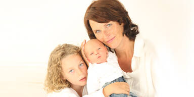 Maya Hakvoort im Babyglück