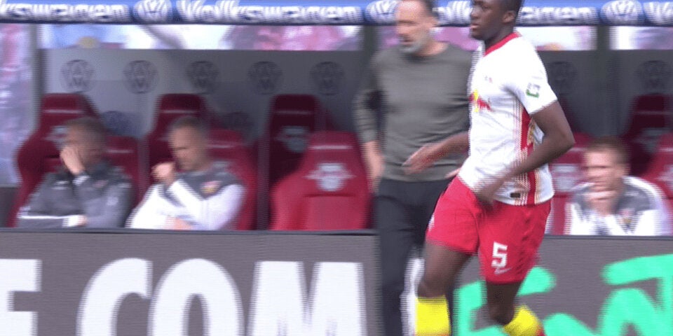 Leipzig Konate Hosen-Panne