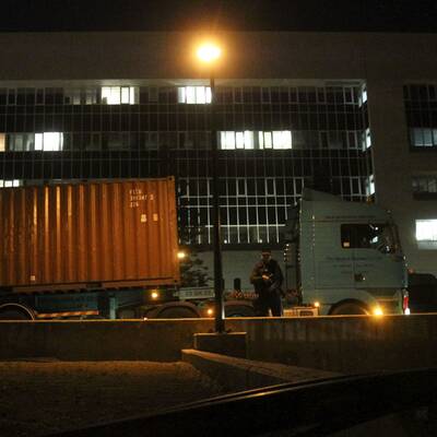 Schwer bewacht setzte sich der Konvoi vom Flughafen Larnaka nach Nikosia in Bewegung