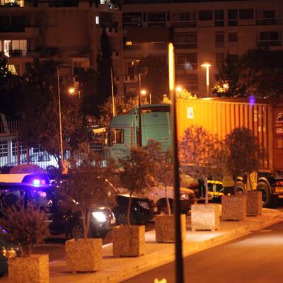 Schwer bewacht setzte sich der Konvoi vom Flughafen Larnaka nach Nikosia in Bewegung