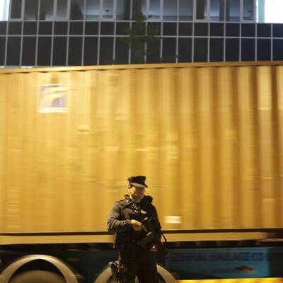 Schwer bewacht setzte sich der Konvoi vom Flughafen Larnaka nach Nikosia in Bewegung