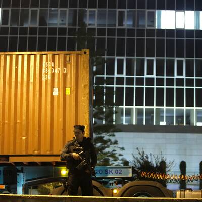 Schwer bewacht setzte sich der Konvoi vom Flughafen Larnaka nach Nikosia in Bewegung