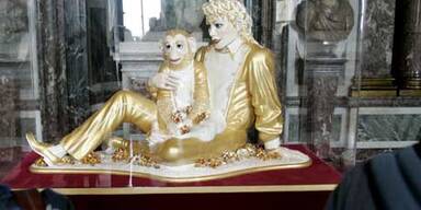 Künstler verkitscht & verschandelt Versailles