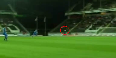 Kopfballtor aus 57 Meter