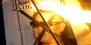 In Seoul brennen Kim-Jong-Il-Bilder