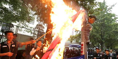 In Seoul brennen Kim-Jong-Il-Bilder