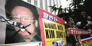 In Seoul brennen Kim-Jong-Il-Bilder