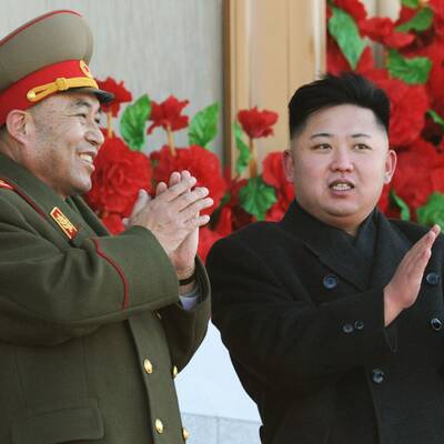 Irre Parade für toten Kim Jong-Il