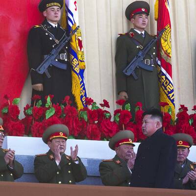 Irre Parade für toten Kim Jong-Il