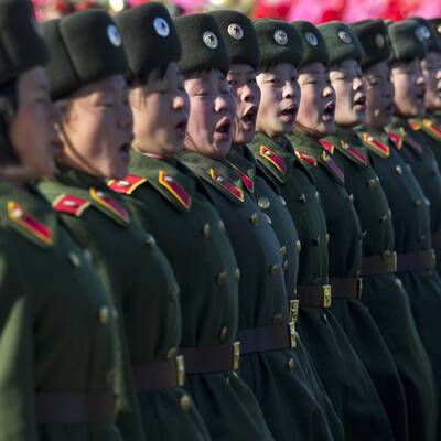 Irre Parade für toten Kim Jong-Il