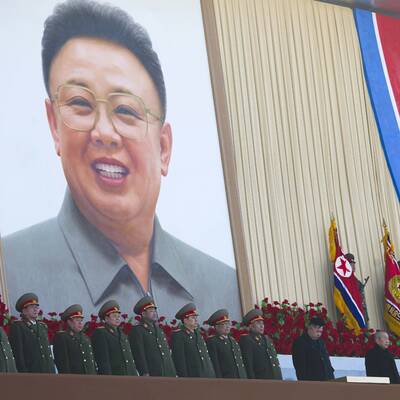 Irre Parade für toten Kim Jong-Il