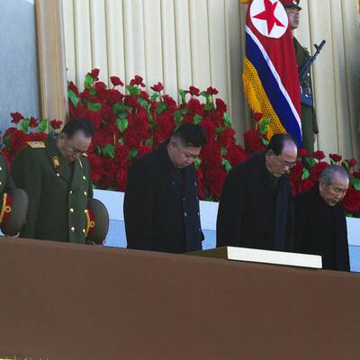 Irre Parade für toten Kim Jong-Il