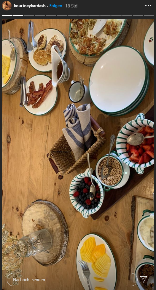 Kourtney Karadashian deckt Tisch mit Gmundner Keramik