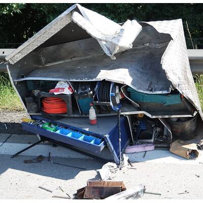 Karambolage auf A2 - Lkw kollidiert mit mehreren Pkw