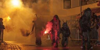 Mädchen (13) bei Krampuslauf durch Bengalo verletzt