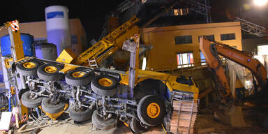 Zwei Baukr&auml;ne st&uuml;rzen in Wien um: Mehrere Verletzte