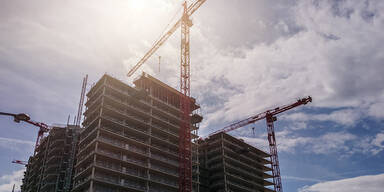 Drei 16-J&auml;hrige in Wien auf Kran geklettert: Von WEGA gerettet