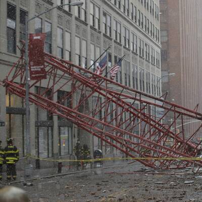 Kran umgestürzt: ein Toter in New York
