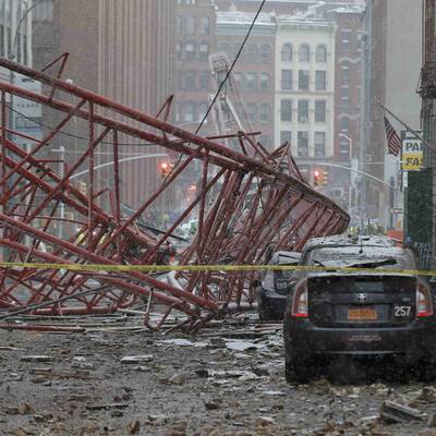 Kran umgestürzt: ein Toter in New York