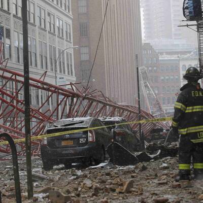 Kran umgestürzt: ein Toter in New York