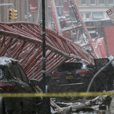 Kran umgestürzt: ein Toter in New York