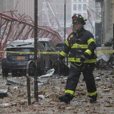 Kran umgestürzt: ein Toter in New York