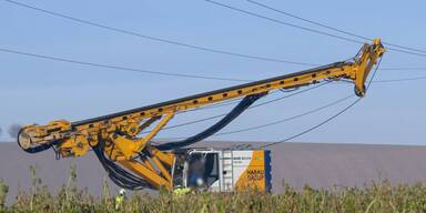 Kran Hochspannungsleitung Enns