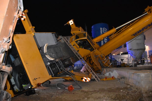 Zwei Baukräne stürzen in Wien um: Mehrere Verletzte
