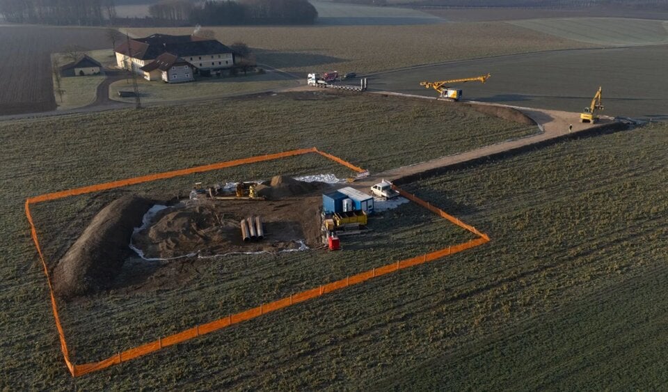 Kran Hochspannungsleitung Enns