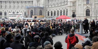 Tausende bei Demo am Heldenplatz