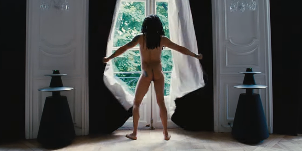 Lenny Kravitz zeigt sich in neuem Musikvideo nackt