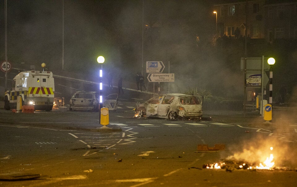 Krawalle in Nordirland: Fast 30 Polizisten verletzt