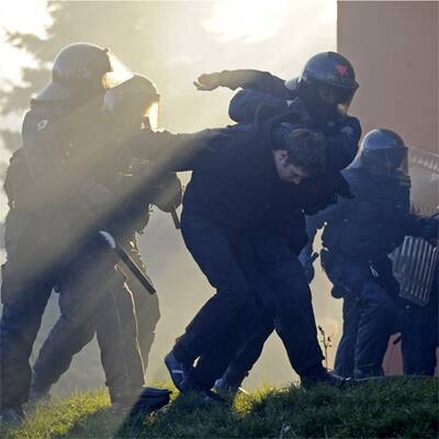 Krawalle bei Nazi-Aufmarsch in Tschechien
