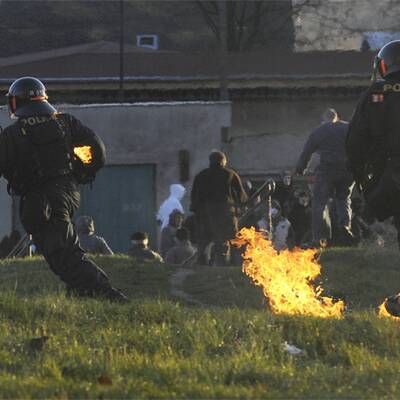 Krawalle bei Nazi-Aufmarsch in Tschechien